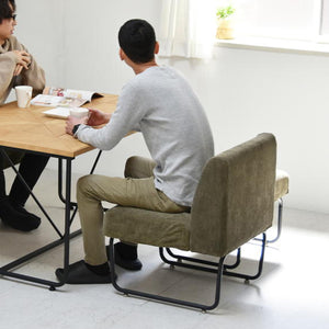 【ダイニングにも最適な設計】食事や会話を快適に楽しめる、座り心地と安定感を追求したダイニング仕様です。