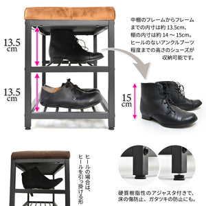 【サイズ図：見た目以上にすっきり収納】棚の内寸はアンクルブーツも収まる約13.5cmから15cmを確保し、ヒールのある靴は引っ掛けて収納するなど、工夫次第で見た目以上の収納力を発揮します。