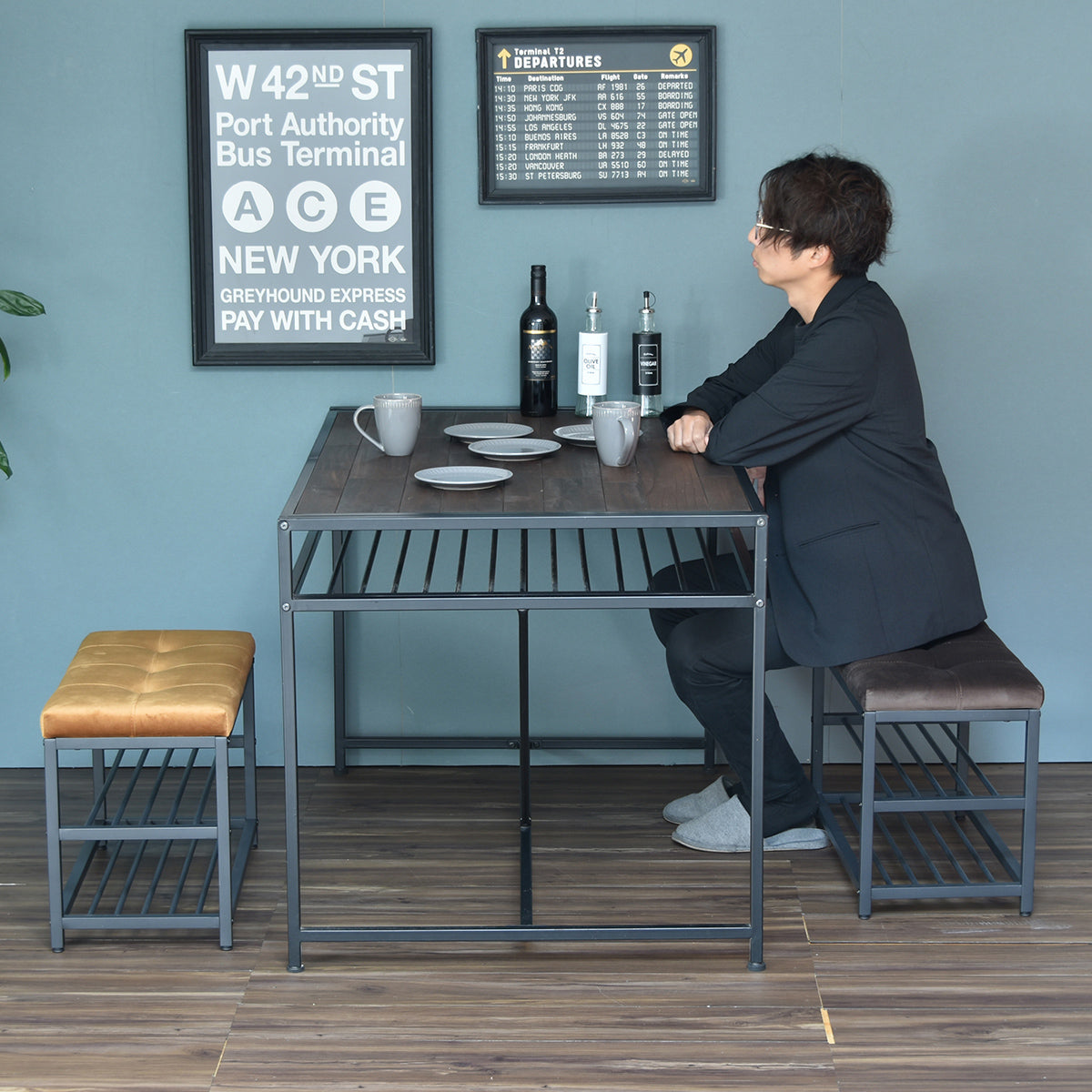 【ダイニングをカフェのような空間に】座面の高さは約42.5cmなので、お手持ちのダイニングテーブルと合わせれば、収納を兼ね備えた、まるでカフェのようなお洒落なダイニング空間を手軽に実現できます。