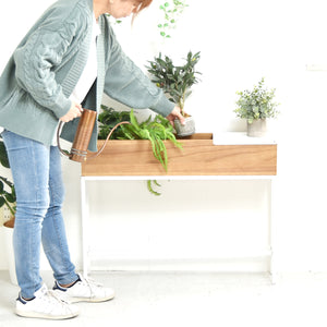 【心地よいグリーンを身近に】植物のお手入れもスムーズに、日常に癒やしをプラスするプランターです。