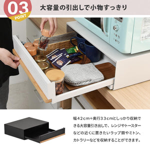 【サイズ図：ゆとりある収納力】幅42cm×奥行33cmの大容量引き出しで、キッチン周りが整然とします。
