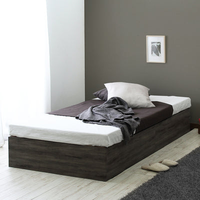 収納力と実用性を兼ね備えたベッドフレームと、裏表で寝心地が違う両面仕様のマットレスのセットです。