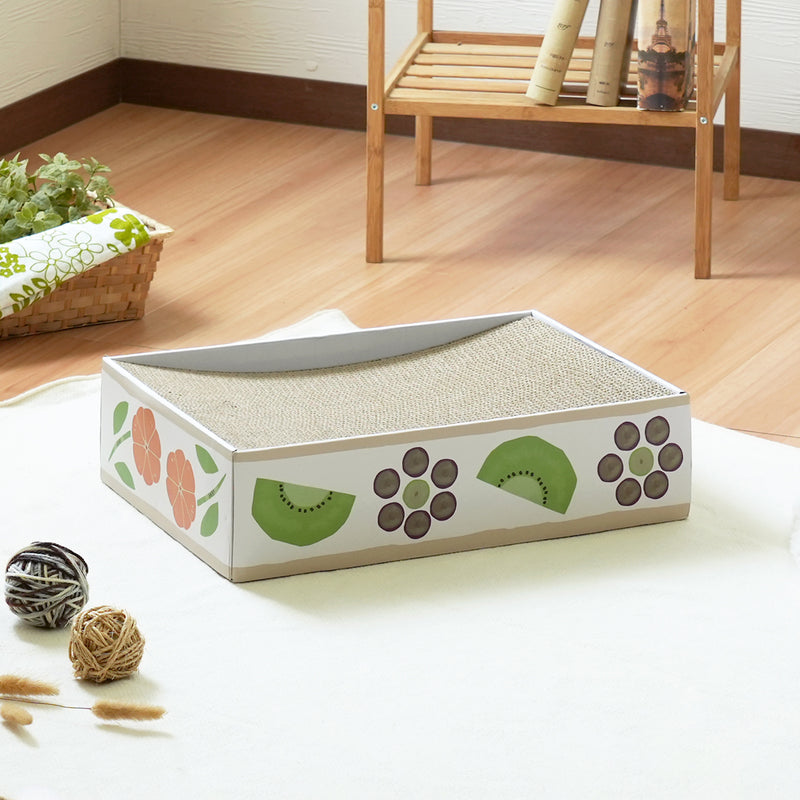【お部屋に馴染むデザイン】明るいリビングに置いてもおしゃれな、フルーツサンド柄の可愛い爪とぎです。
