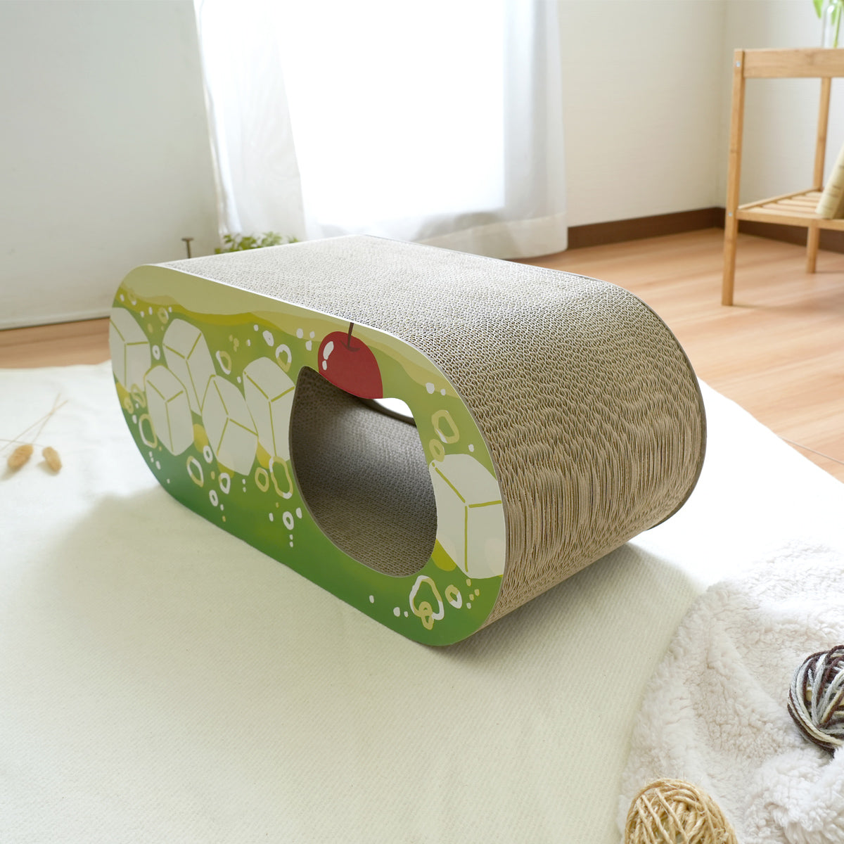 【愛猫のお気に入りスペース】広々とした天面で爪とぎも、トンネル内でくつろぐこともできる多機能スクラッチャーです。