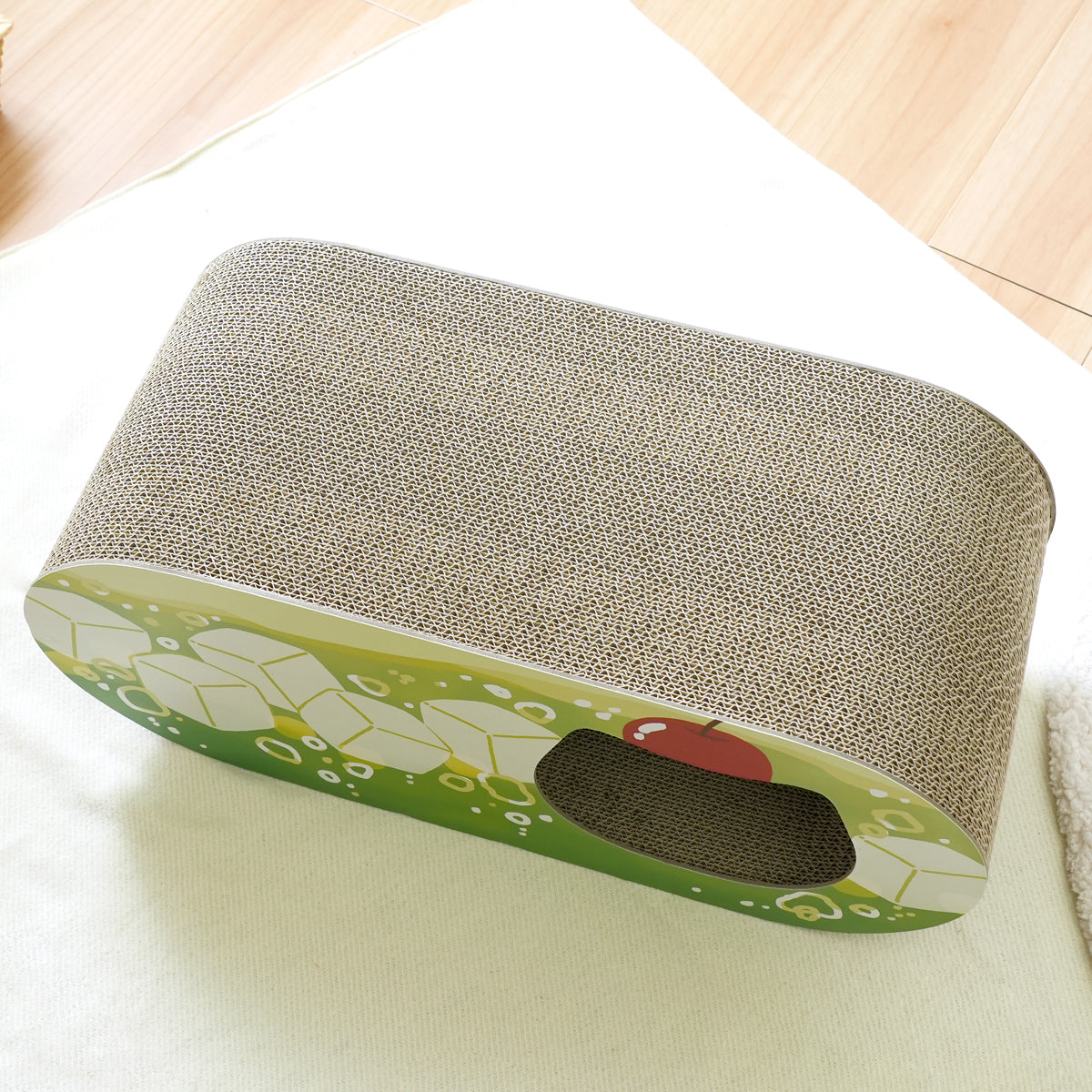 【しっかり爪とぎできる天面】猫ちゃんが思い切り爪を研げる、高密度な段ボール素材を贅沢に使用しています。