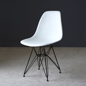 【現代的な美しさ】洗練されたホワイトのシェルが、空間に明るさと軽やかな印象を与えます。