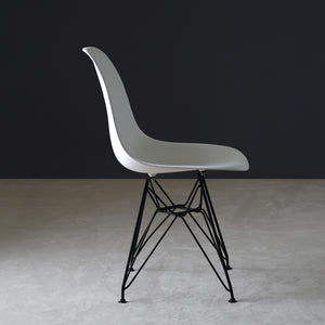 【人間工学に基づいた座面】体にフィットする曲線的な座面が、長時間の着座でも快適な座り心地を提供します。