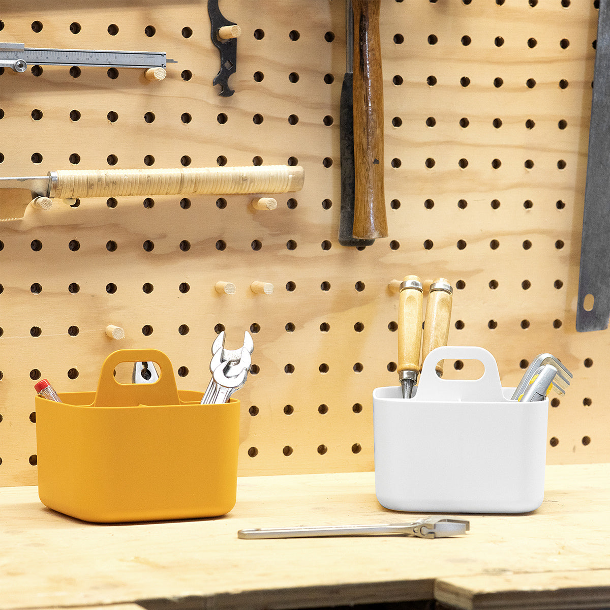 【DIYツールの定位置に】スパナやドライバーなど、必要な工具がすぐに見つかる、作業効率が格段にアップします。