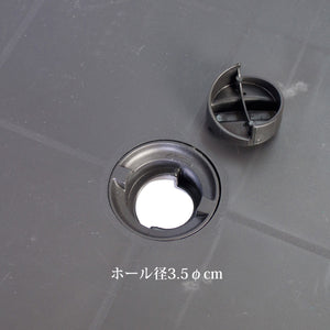 【日差し対策も万全】中央のパラソルホール（直径3.5cm）に、お好みのパラソルを設置して快適な日陰を作り出せます。