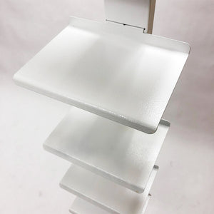 【美しい粉体塗装仕上げ】手触りの良いザラつき加工が、書籍や小物の滑り落ちを防止し、高級感を高めます。