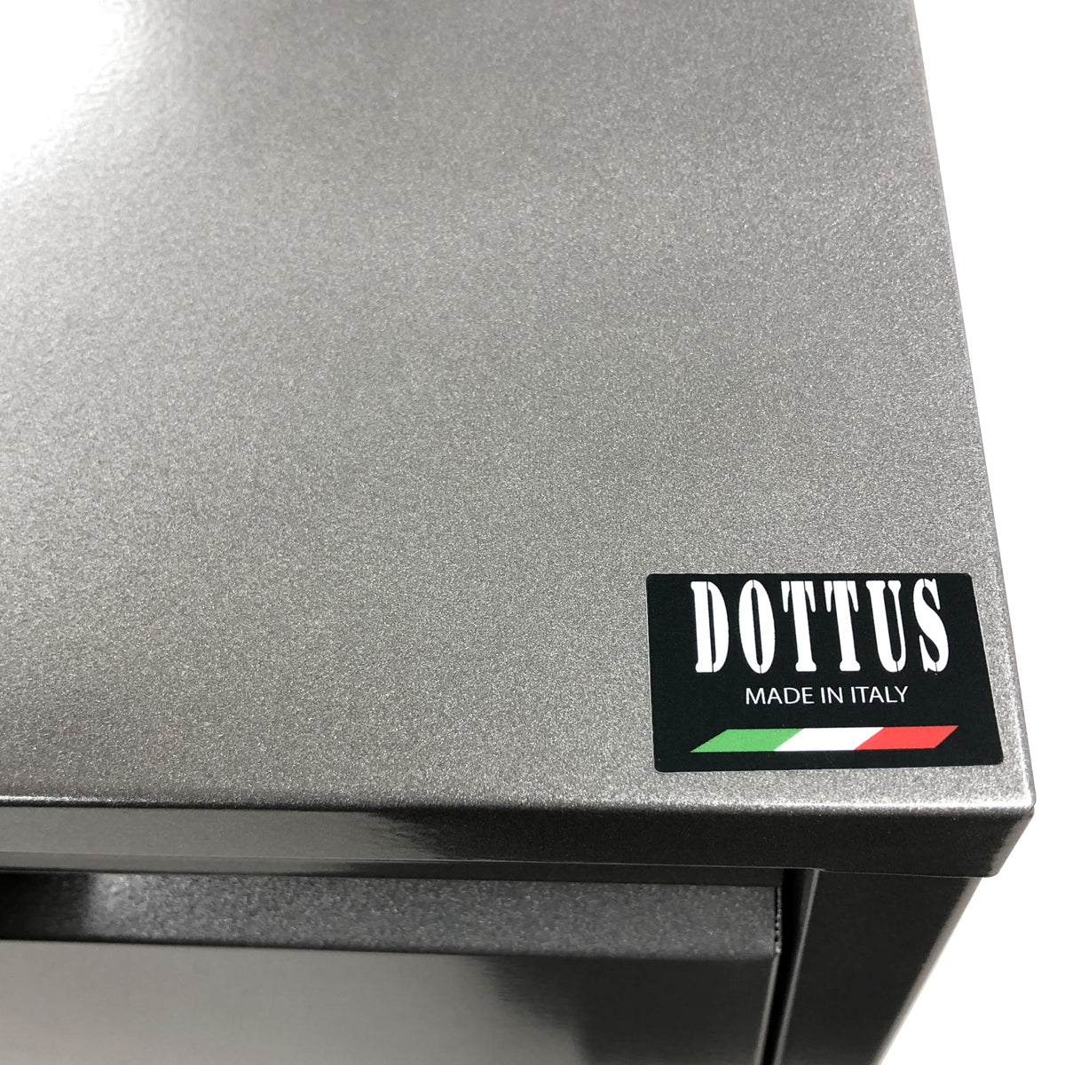 【高品質なスチール製】耐久性に優れ、長く使える堅牢なスチール素材を採用しています。