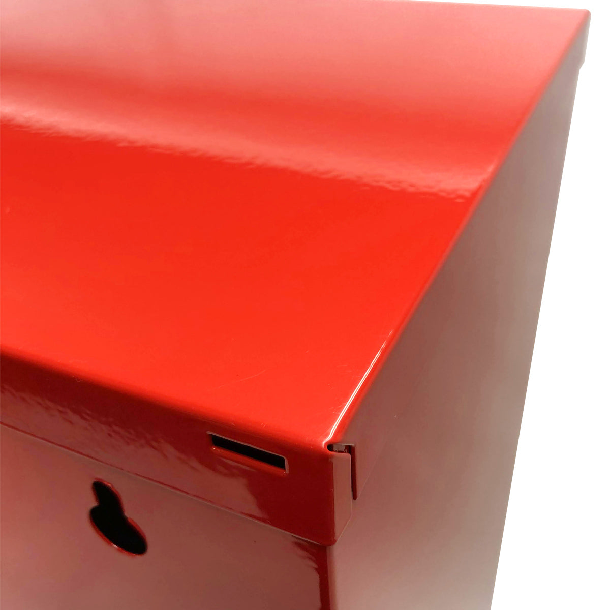 【堅牢なスチールボディ】美しい光沢を放つスチール製で、耐久性にも優れ、長く愛用いただけます。