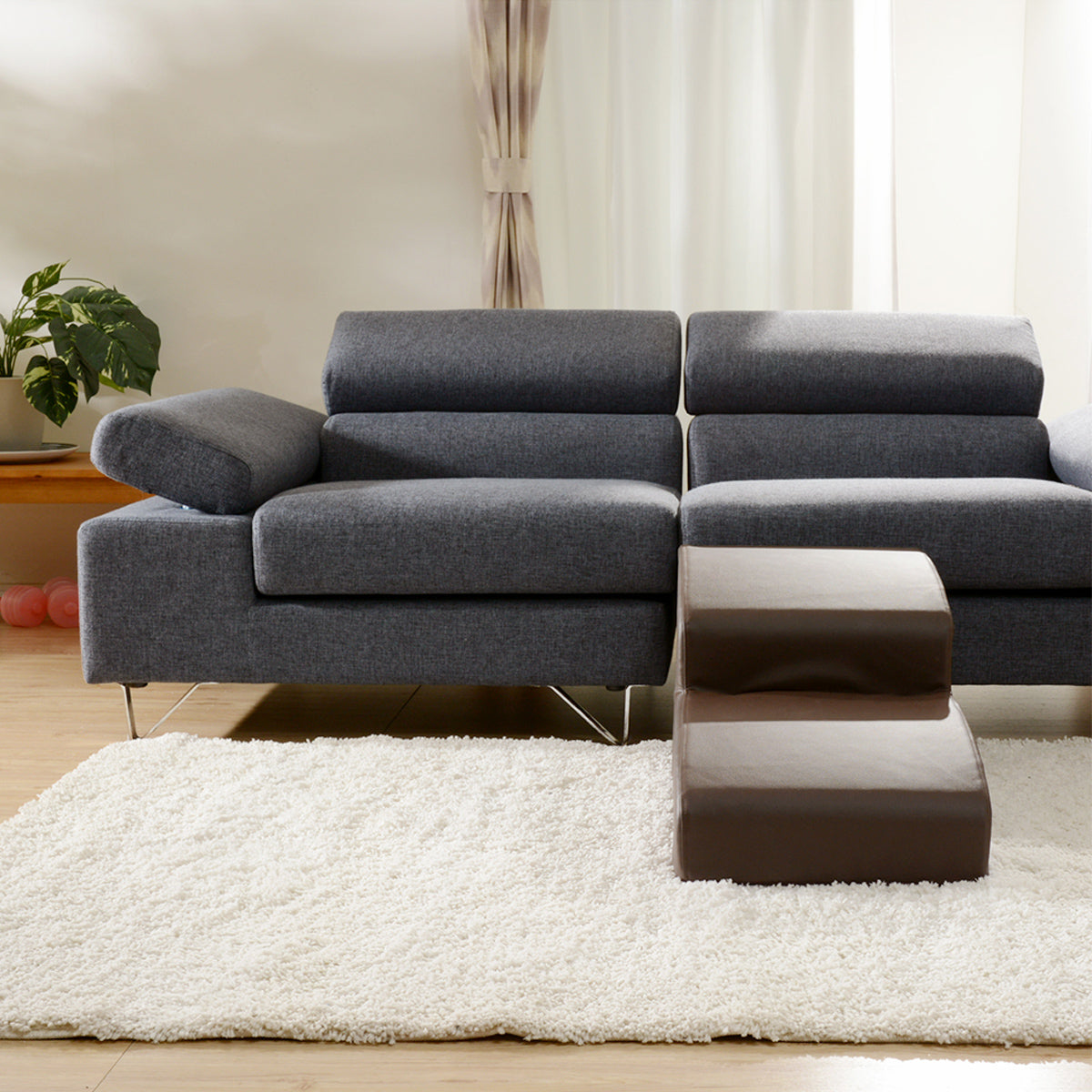 【インテリアに馴染む佇まい】どんなお部屋にも自然にフィットする、洗練されたデザイン。愛犬だけでなく、空間にも優しく寄り添います。