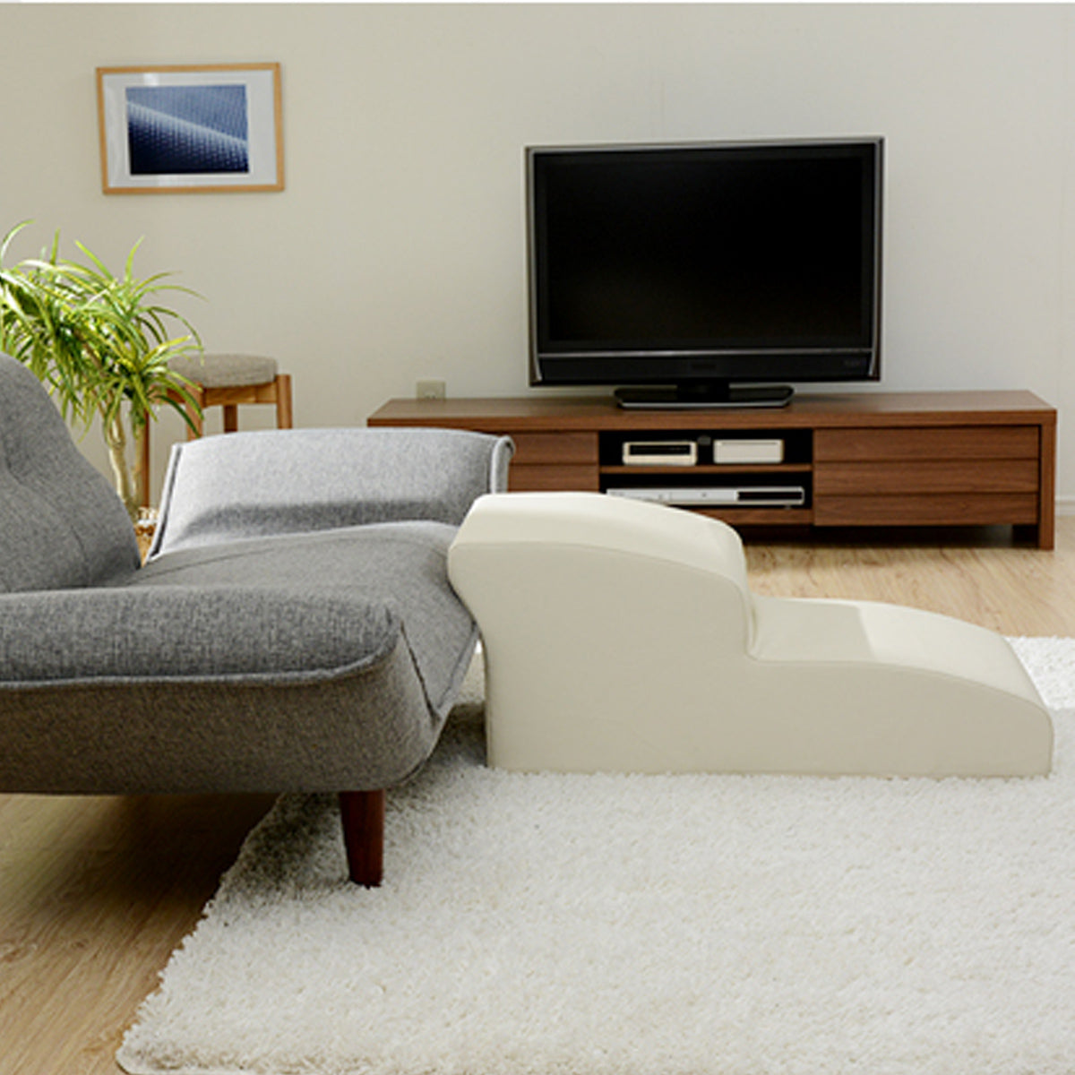 【計算された高さとフィット感】ソファやベッドの高さに合わせやすい設計で、愛犬が無理なく昇り降りできる理想的なサポートを提供します。