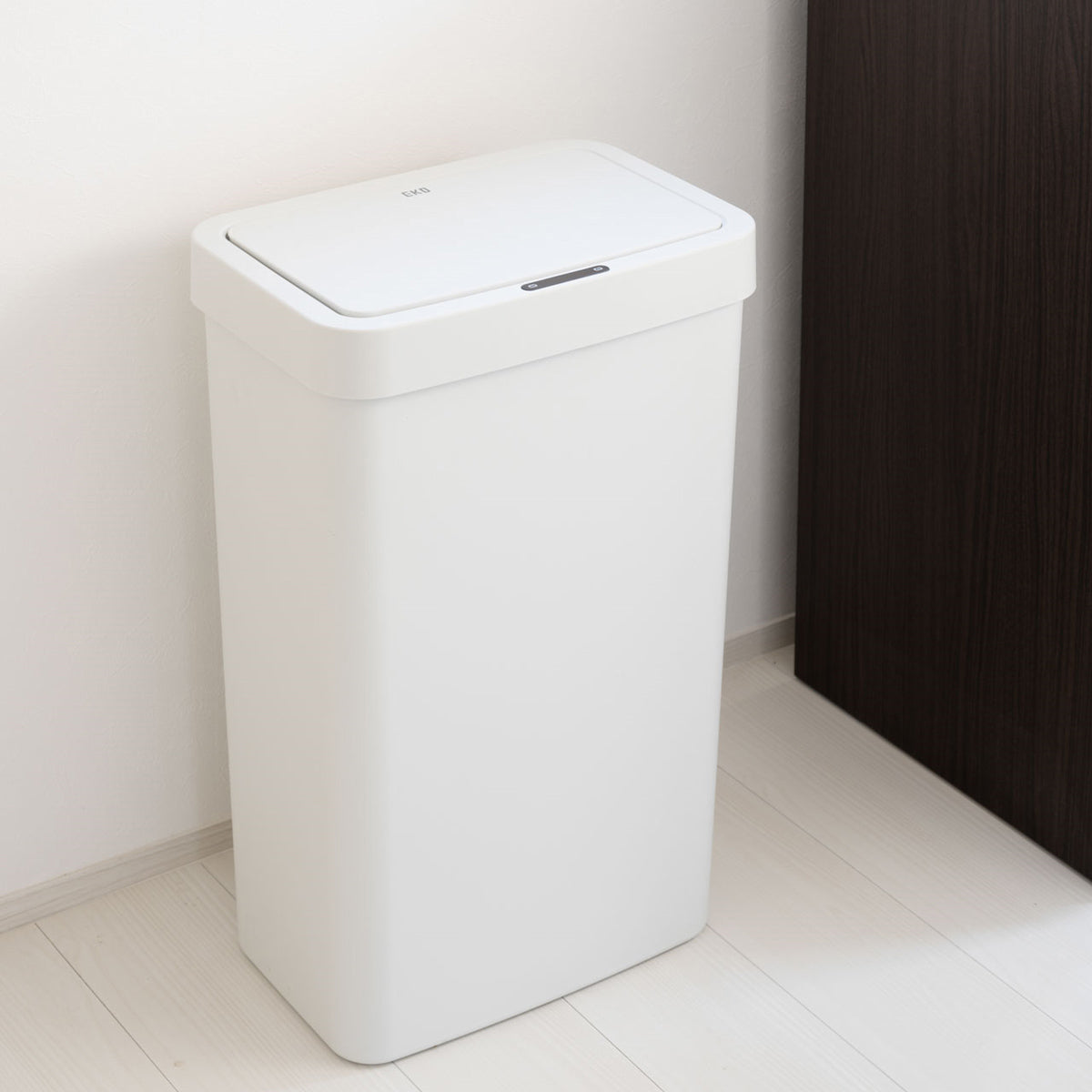 【空間に溶け込むデザイン】シンプルながらも洗練されたフォルムで、どんなお部屋にも自然に馴染み、美しい空間を演出します。