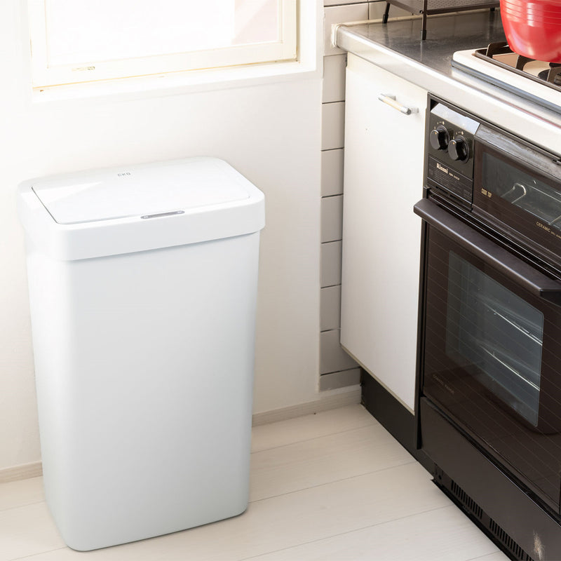 【キッチンでの実用性】調理中でもスマートにゴミを捨てられるスリム設計で、忙しいキッチンを快適な作業スペースへと変えます。