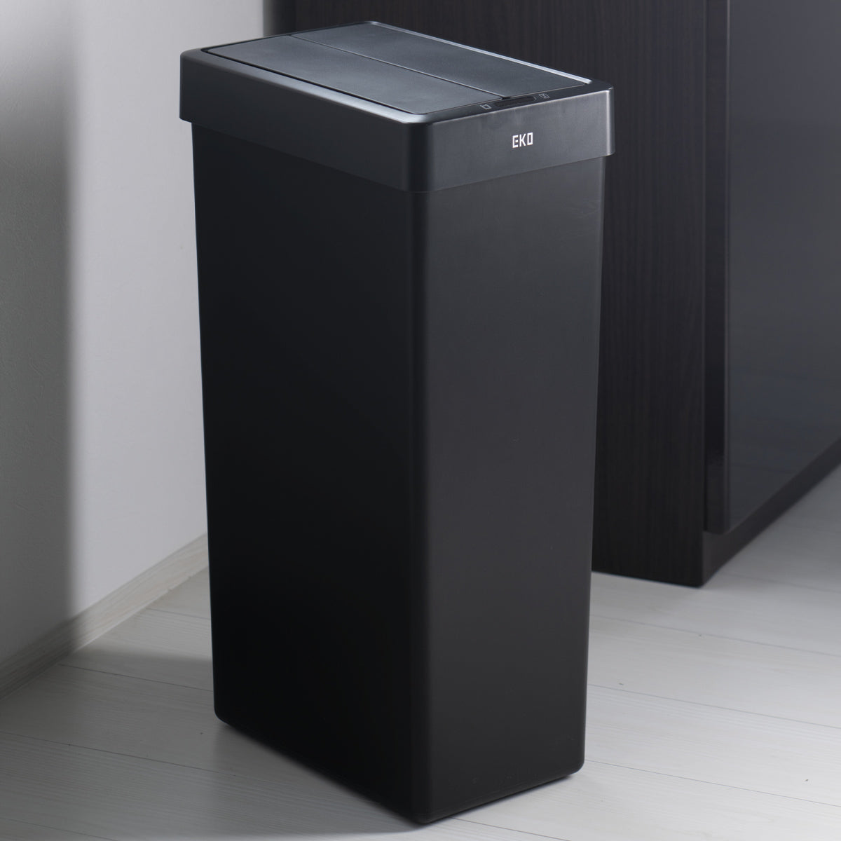 【スタイリッシュなブラック】空間を引き締めるマットな質感で、上質な暮らしをサポートします。