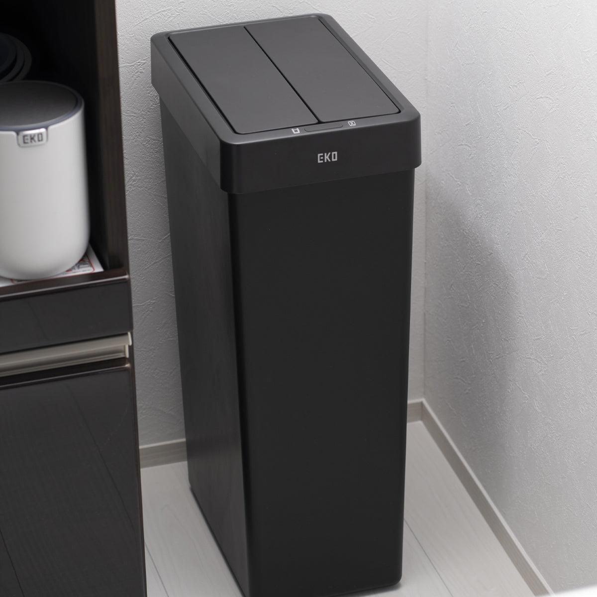 【スマートな省スペース設計】スリムなボディでデッドスペースを有効活用し、快適な動線を確保します。