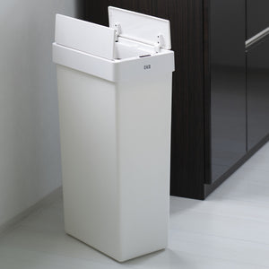 【棚下にも置ける両開きフタ】フタが中央から開くため、高さ制限のある場所でもスムーズにゴミを捨てられます。