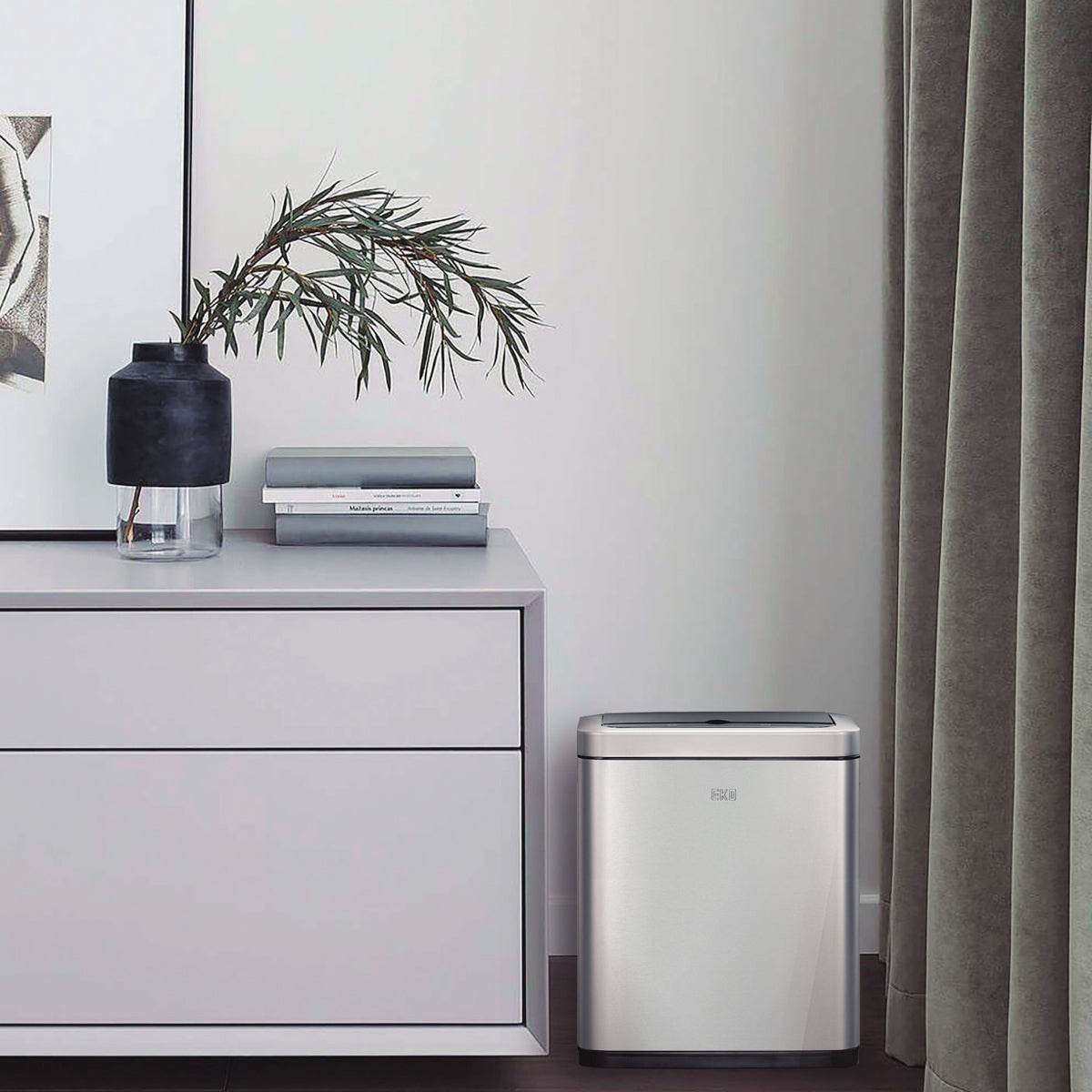 【暮らしに寄り添う控えめな存在】生活感を抑え、リビングや寝室のさりげないパートナーとして活躍します。