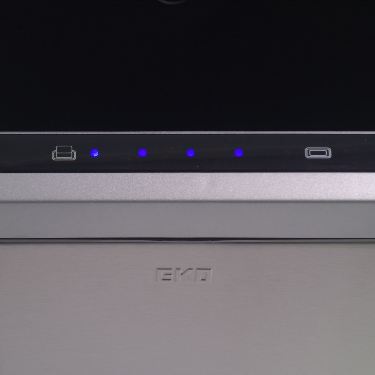 【直感的な操作と静音設計】静かにフタが開閉し、LED表示で閉まるタイミングも一目でわかります。