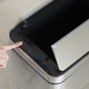 【便利な開放モード】調理中などフタを開けておきたい時は、タッチボタンで約20分間オープン状態を維持できます。