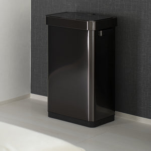 【空間に溶け込む美しさ】深みのあるブラックスチールが、モダンなインテリアに洗練された印象を与えます。