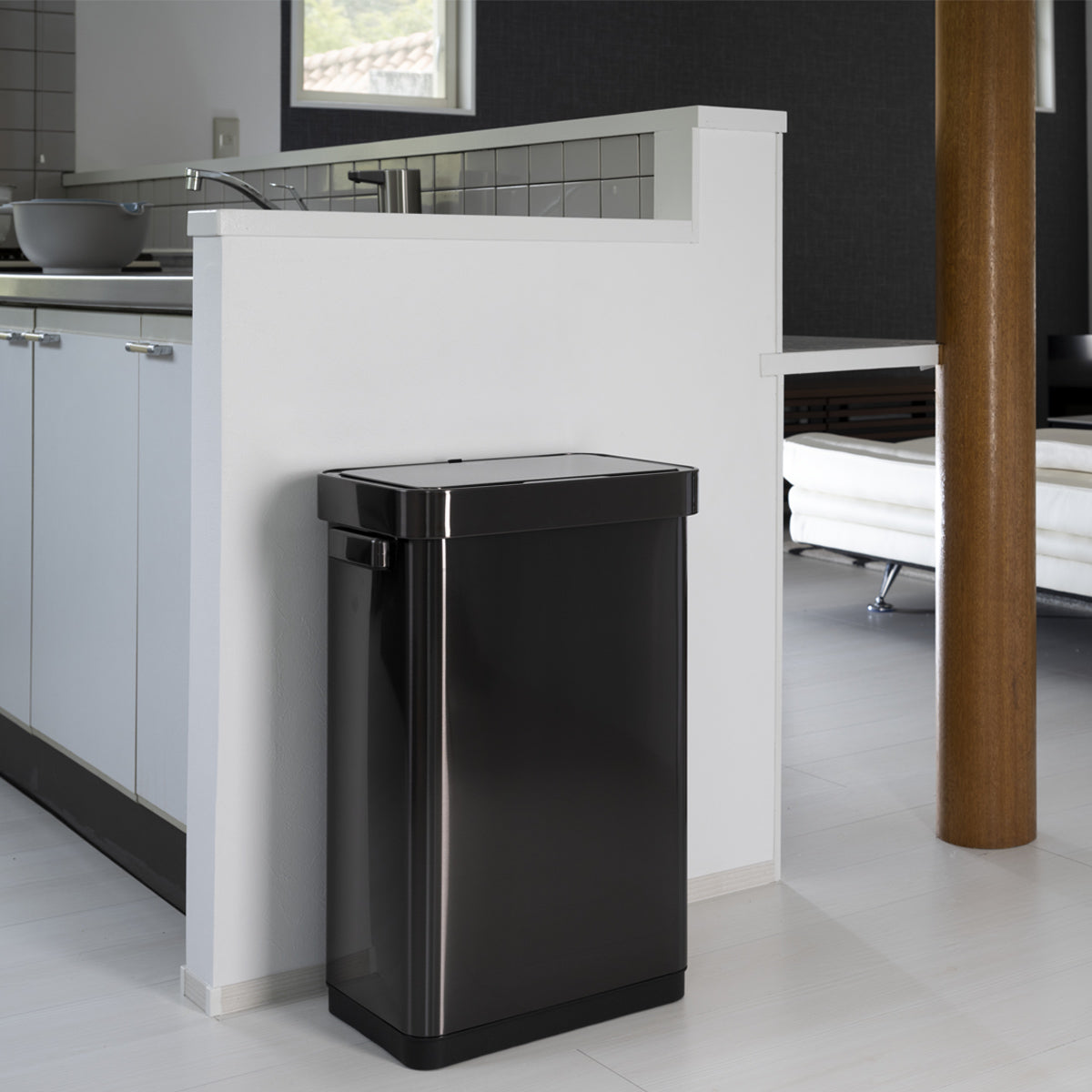 【モダンなキッチン空間へ】落ち着いたブラックスチールは、どんなキッチンスタイルにも馴染み、上質な雰囲気を演出します。