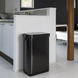 【モダンなキッチン空間へ】落ち着いたブラックスチールは、どんなキッチンスタイルにも馴染み、上質な雰囲気を演出します。