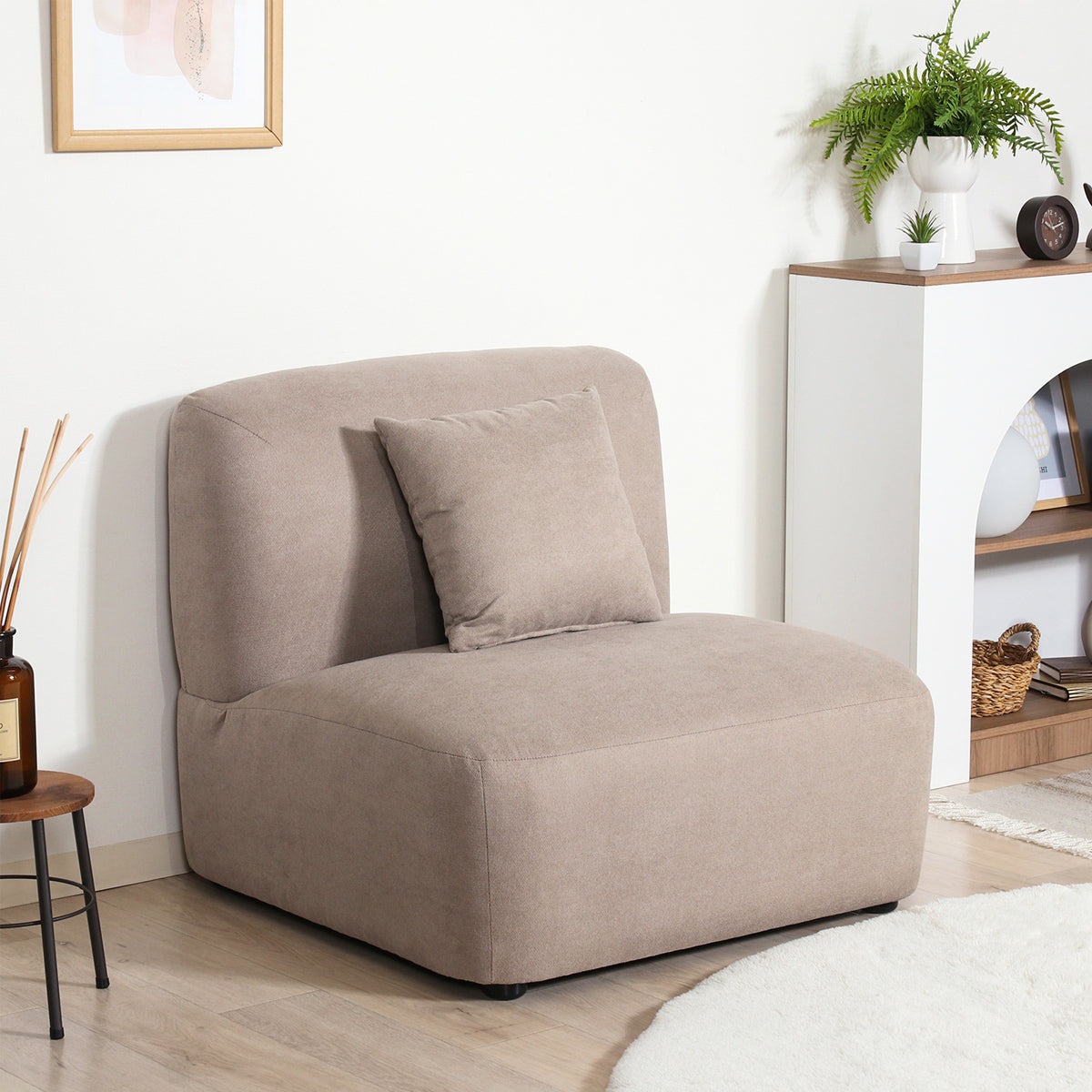 【やさしいグレージュ】どんなお部屋にも溶け込む、落ち着いた大人の色合いです。