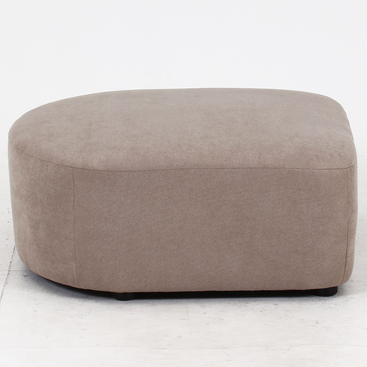 【空間に溶け込むシンプルさ】主張しすぎないデザインで、インテリアのアクセントに。