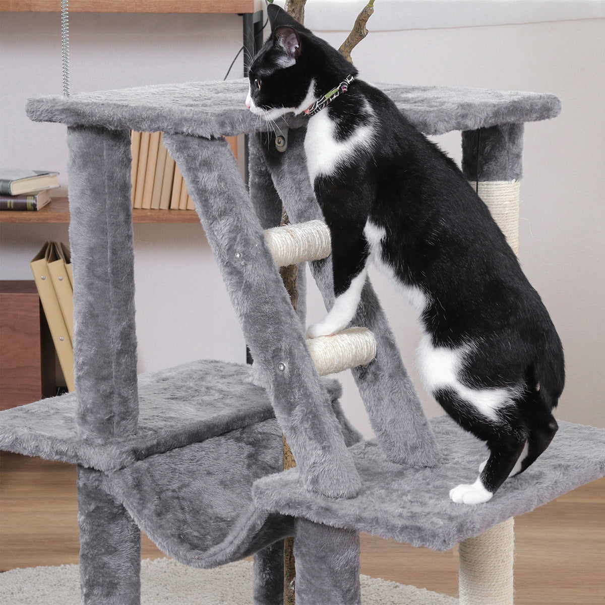 【安全に昇り降り】子猫からシニア猫まで、猫ちゃんが安心してステップを使い、タワーを行き来できます。