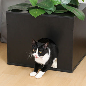 【秘密の隠れ家キャットハウス】ベース部分には、猫ちゃんが安心して隠れたり、お昼寝したりできる快適なハウスを設けました。