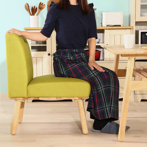 【ゆったり座れる広々座面】幅広の座面で、あぐらをかいたり自由に姿勢を変えられます。