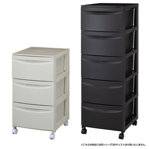 【揃えて使える同デザイン家具】
スリムタイプの他にワイドタイプもご用意しており、シリーズで揃えればお部屋に統一感が生まれ、よりコーディネートの幅が広がります。