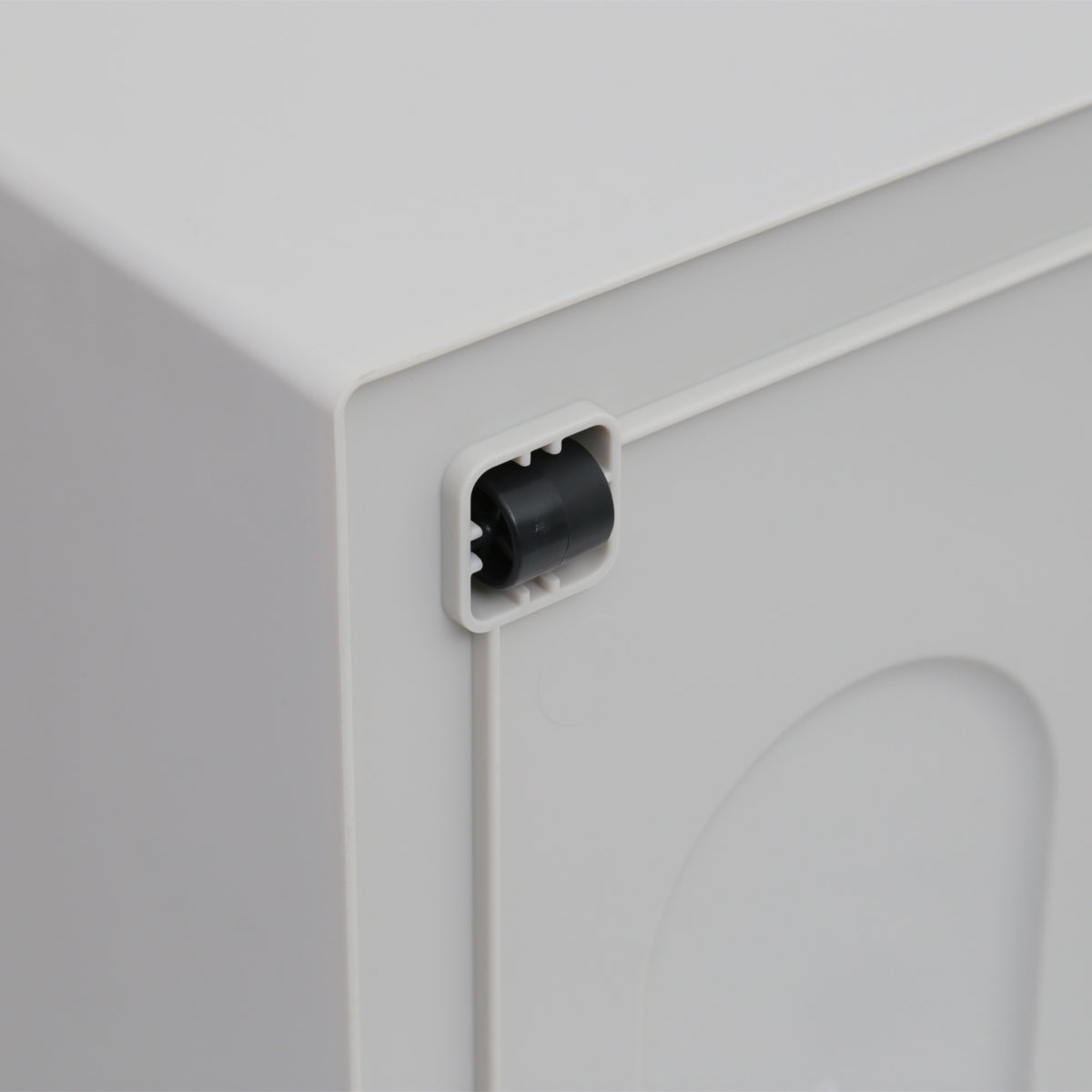 【移動ラクラクなキャスター付き】掃除や模様替えの際も、スムーズに動かせます。