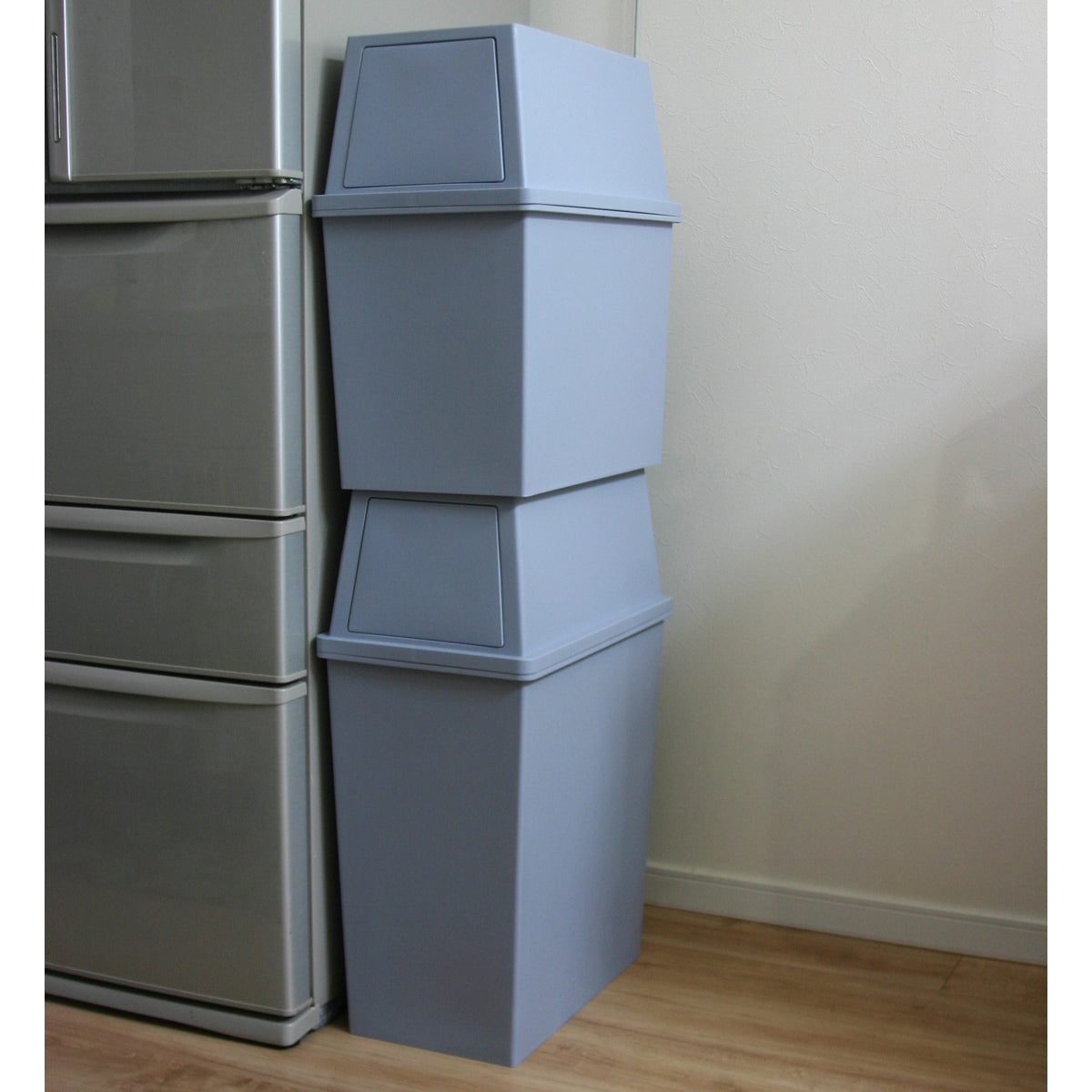 【スタイリッシュな佇まい】洗練されたクールグレーは、モダンなインテリアにぴったりです。