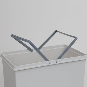 【袋交換もスムーズに】フレームで袋をしっかり固定し、袋のズレやたるみを防ぎます。