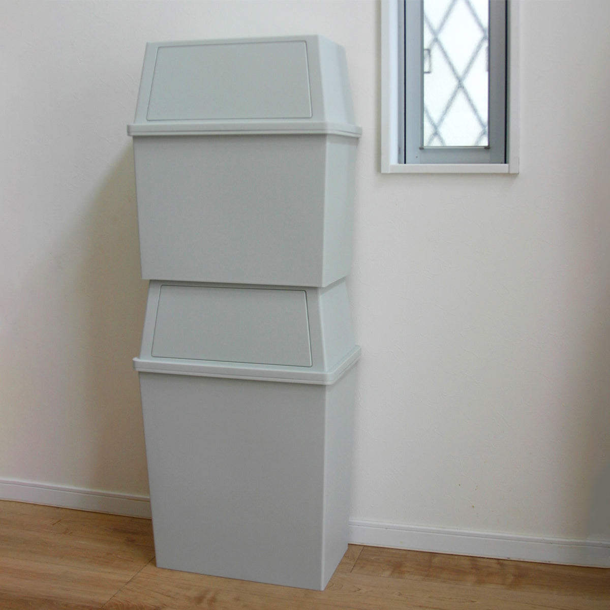 【賢く縦空間活用】複数積み重ねて分別もスムーズ。省スペースで最大限の収納力を実現します。