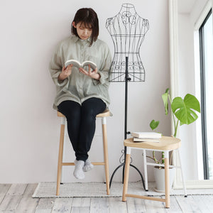 【リラックスタイムの相棒】人間工学に基づいた座面形状が体を優しく支え、ゆったりとくつろげる時間を提供します。