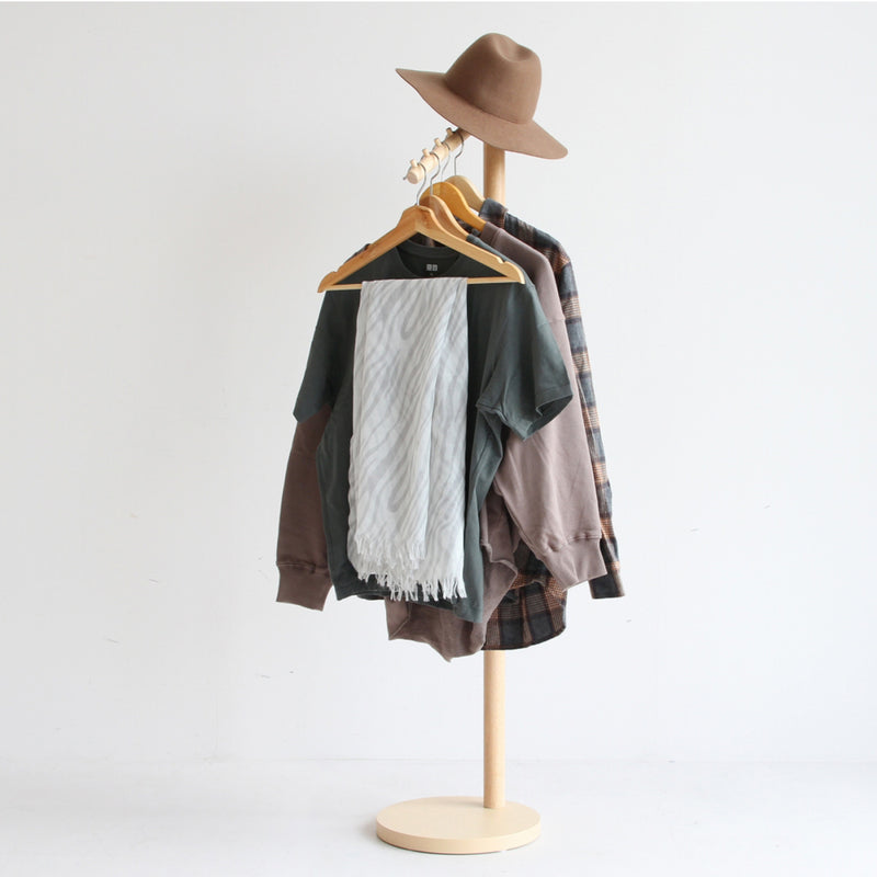【お気に入りをショップのように】まるでセレクトショップのディスプレイのように、お気に入りの洋服や小物を飾りながら収納すれば、毎日のコーディネート選びがもっと楽しくなるはずです。