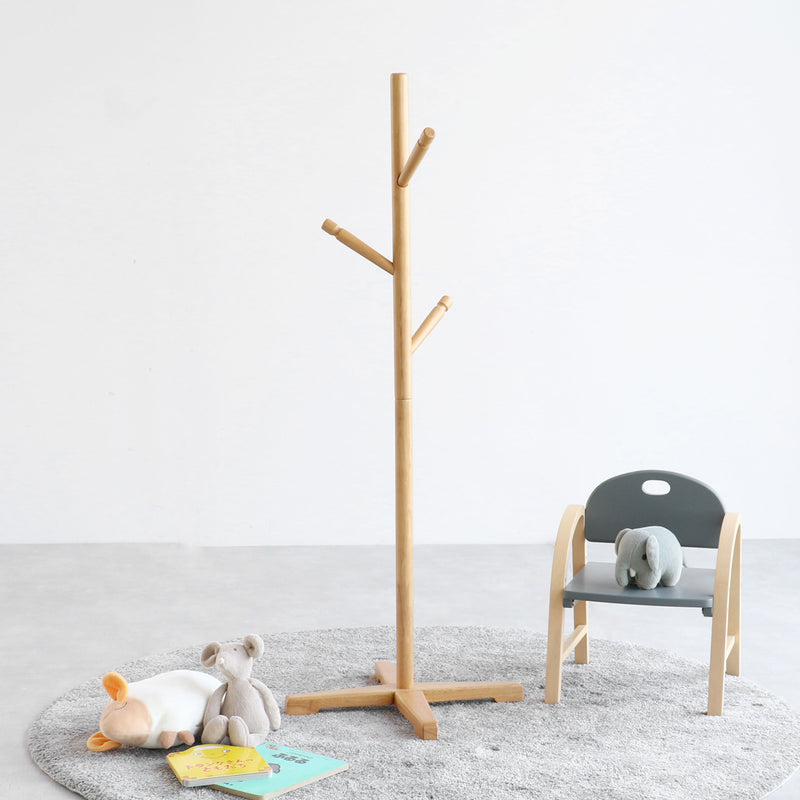 【成長に寄り添う、最初の家具】天然木の優しい風合いが子供部屋にも馴染み、成長に合わせて高さを変えれば、自分でお片付けする習慣が自然と身につく素敵な毎日が始まります。