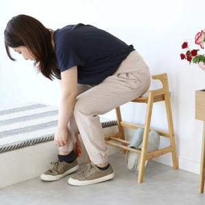 【玄関にあると、毎日が快適】靴の脱ぎ履きがぐっと楽になる優しい設計で、忙しい朝や疲れて帰った夜のひとときをサポートします。
