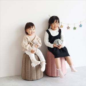 【お子様にも安心の設計】低座面で安定感があり、小さなお子様の遊び場や読書スペースにもぴったりです。