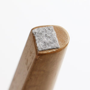 【床に優しい配慮】脚裏にはキズ防止フェルト付きで、フローリングを傷つける心配がありません。