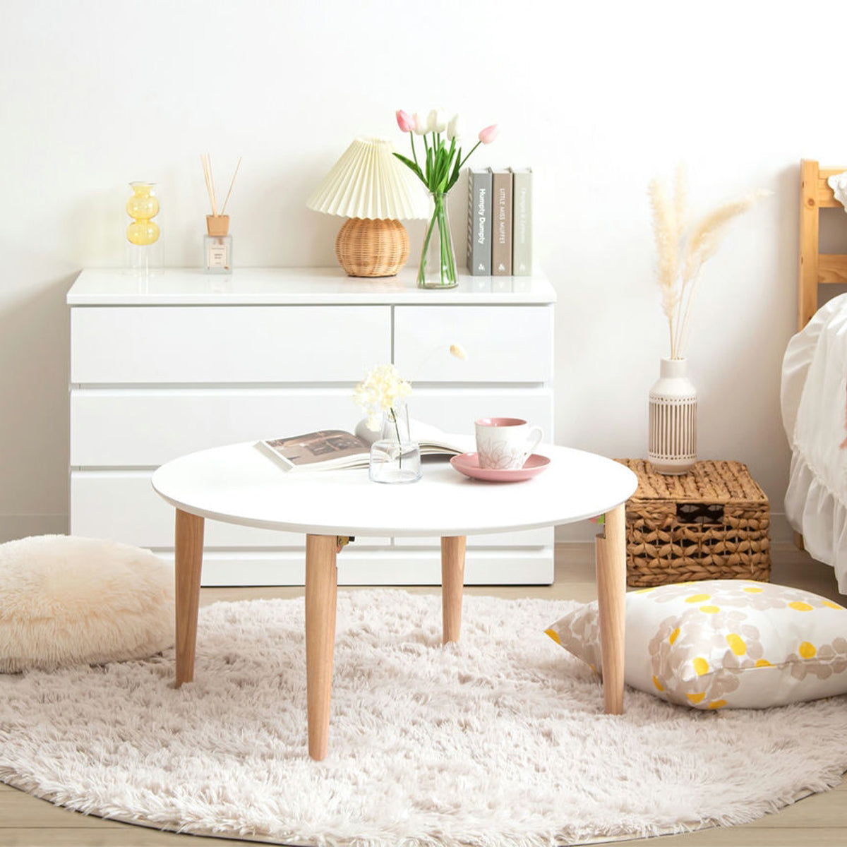 【お部屋に馴染む円形テーブル】
北欧風の柔らかなデザインはどんなお部屋にも自然に溶け込み、ナチュラルな雰囲気を演出します。