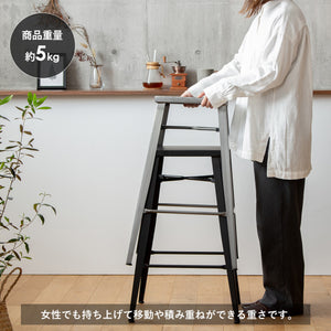 【軽々持ち運び、配置も自在】約5kgと軽量なので、女性でも楽に持ち上げて移動させることができ、レイアウトの変更やお掃除もスムーズに行えます。