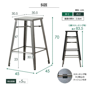 【安心設計と機能美】座面の厚み2.6cm、耐荷重80kgの頑丈な作りと、スタッキング時のキズを防ぐクッションなど、細部まで配慮された設計です。