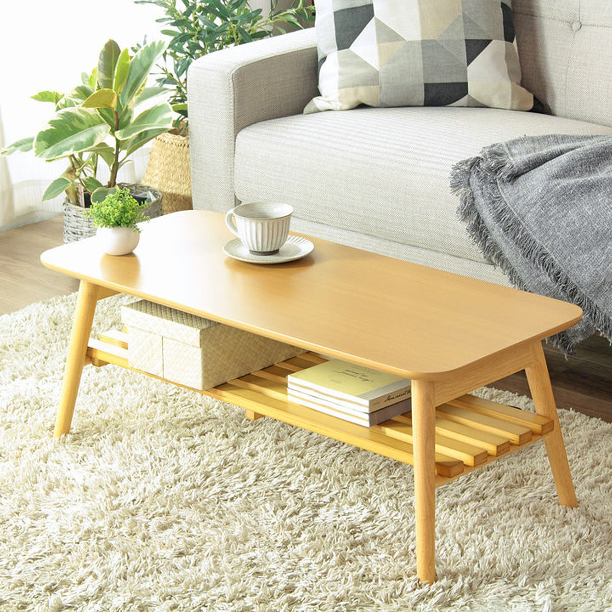 【自然な温もりを】どんなインテリアにも馴染みやすいナチュラルカラーで、心安らぐ空間を。