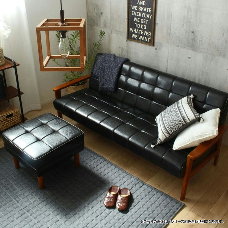 【無限に広がるくつろぎ方】同シリーズのオットマンと組み合わせれば、足元を伸ばしてさらにリラックスした姿勢でお過ごしいただけます。